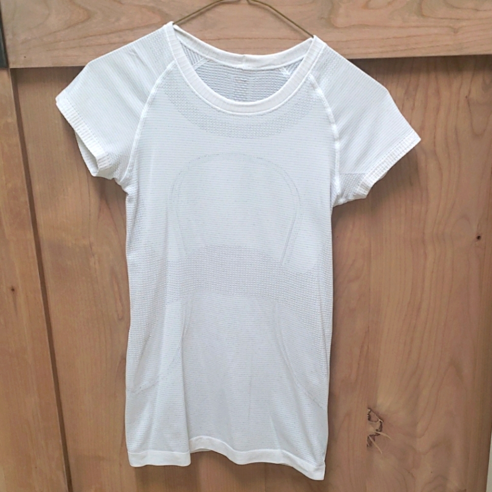 Lululemon Swiftly Tech White T- shirt. Size 4.